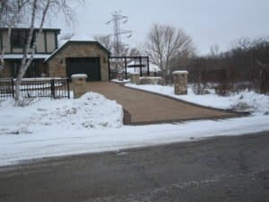 paver driveway with accent